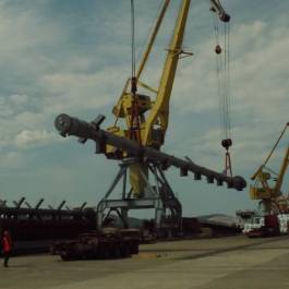 Перевалка оборудования длиной 56 м в режиме таможенного транзита